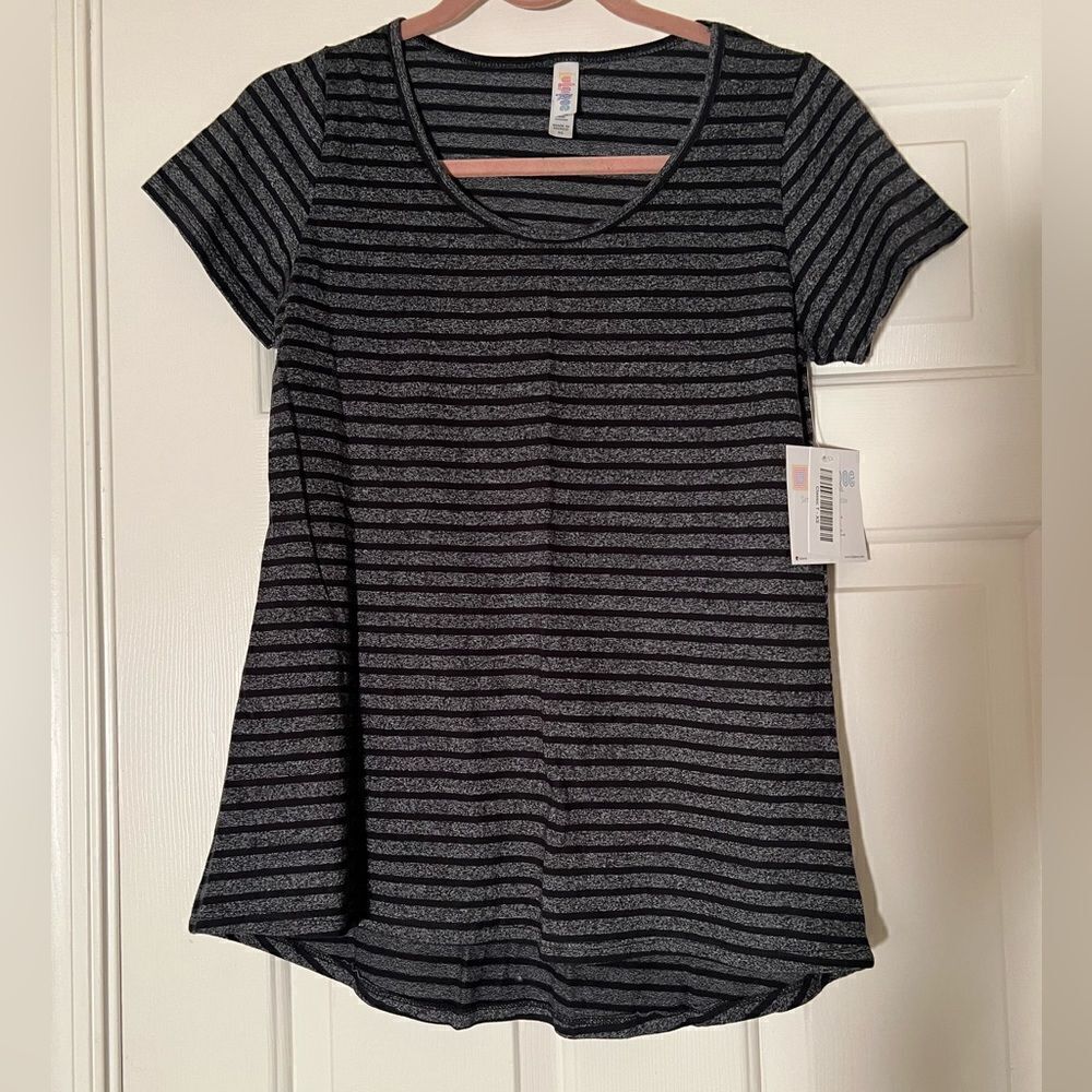NWT Lularoe Classic Tee